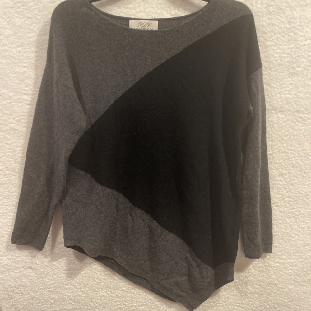 Vintage 100% Cashmere Gray/Black Sweater Womens Medium PLY Brand Handerchief Hem